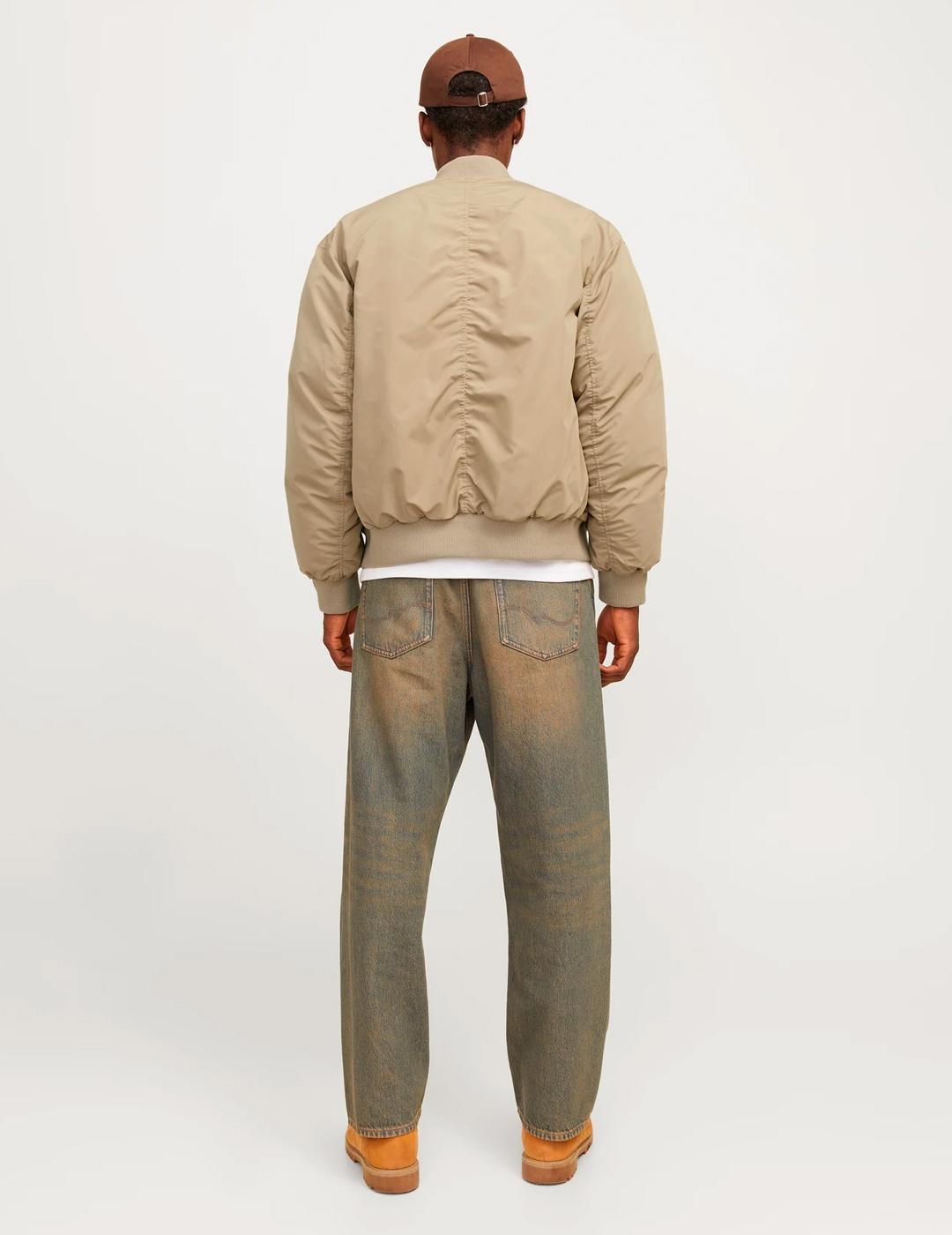 Chaqueta Jack & Jones KINETIC beige estilo bomber