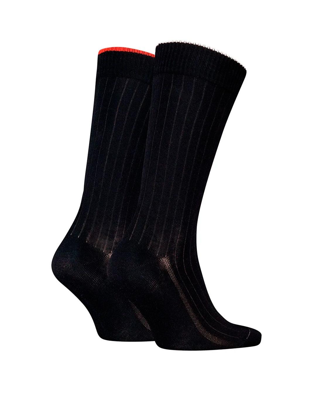 Pack de 2 calcetines Levi’s negros RIB con logo blanco y rojo.