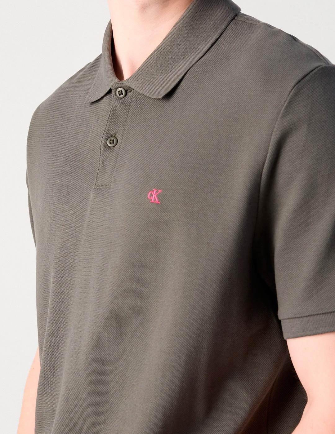 Polo Calvin Klein MONOGRAM gris beluga para hombre