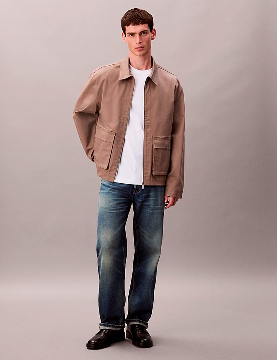 Cazadora Calvin Klein UTILITY holgada marrón